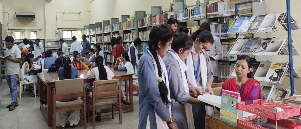 Students Study In Library MIM Bhopal.jpg